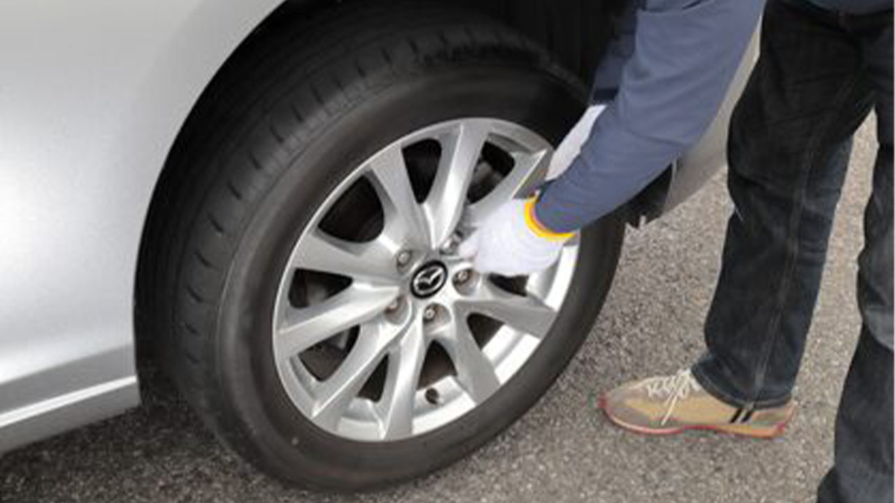 タイヤ交換の写真