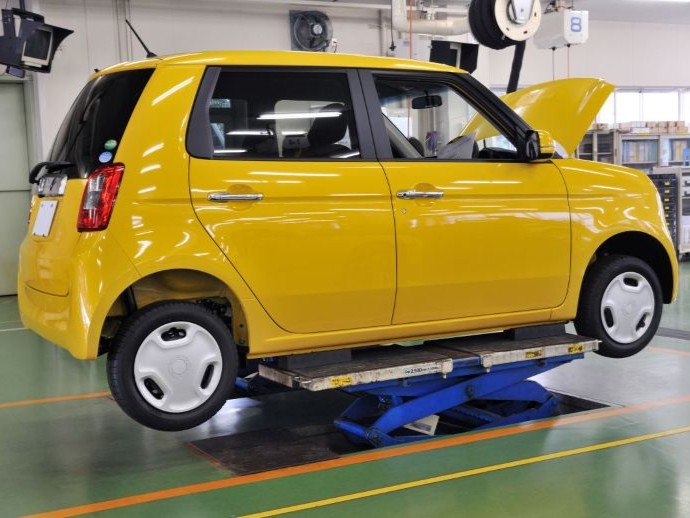 軽自動車のタイヤ交換はいくら？費用と工賃の相場、依頼先の違いを解説
