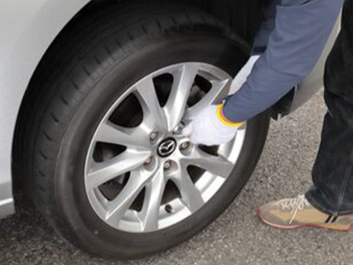 タイヤのトルクとは？締付けが弱い・強い場合に起きるトラブルや必要な道具について紹介します