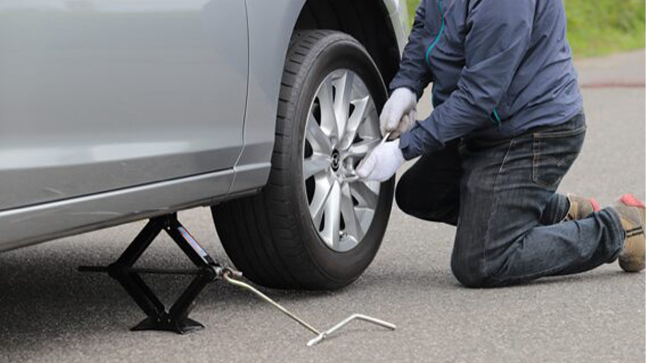 タイヤ交換の写真